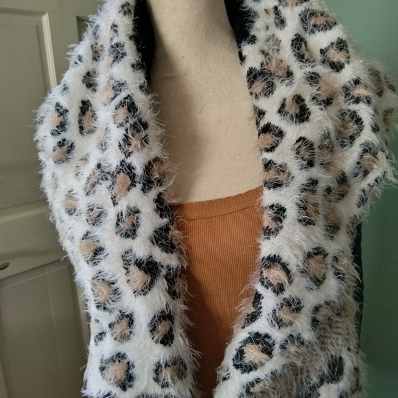 Cupio fuzzy animal print open front collar high low casual sweater vest top Sz L - Picture 5 of 11